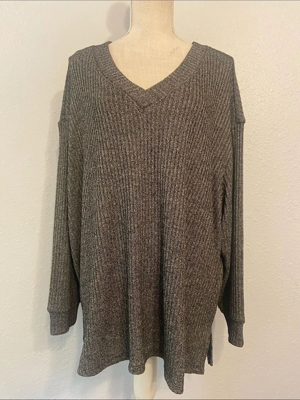 Torrid Black & White Marled Ribbed V-Neck Oversized Sweatshirt Size 1X NEW